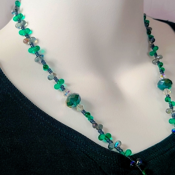 Tree of Life Pendant Green Glass Beaded Necklace - Picture 8 of 14